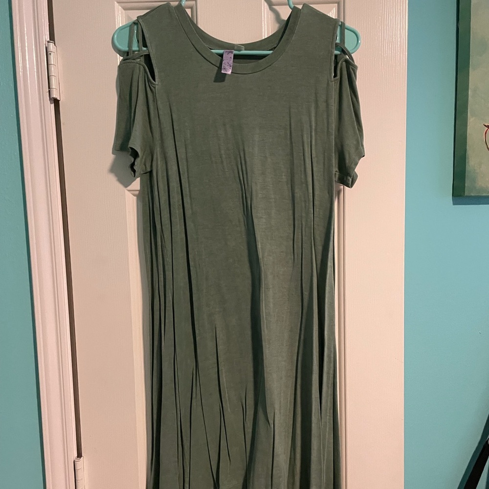 Army green casual dress. Crisscross shoulder.